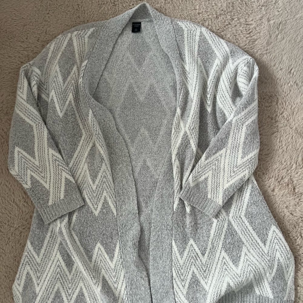 Gray & White Open Front Chevron Cardigan – Chic & Cozy Layering Piece